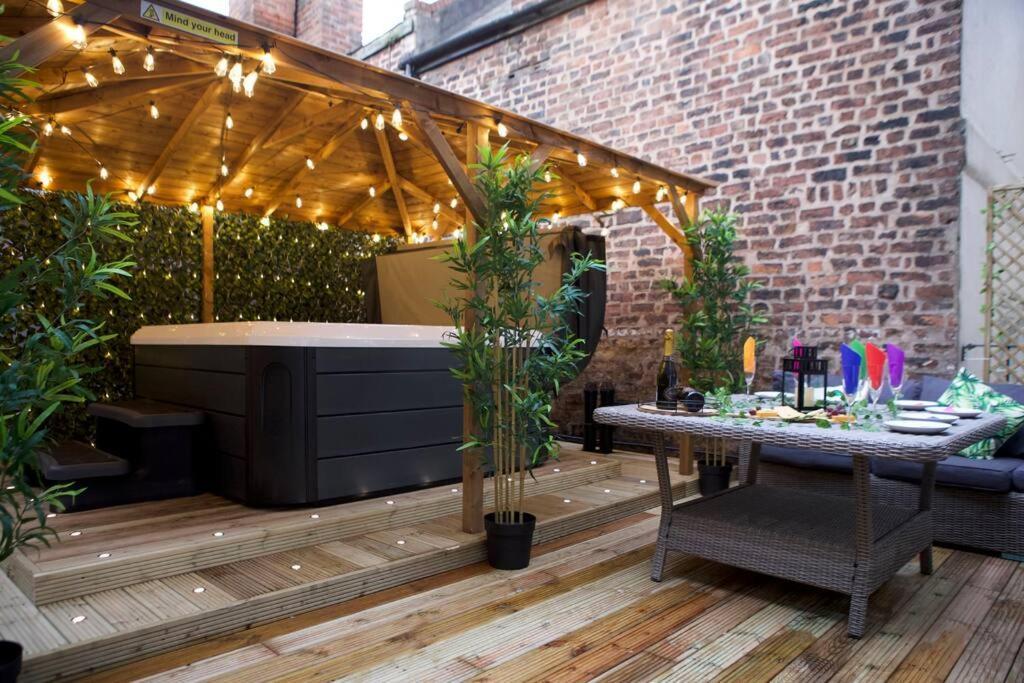 Romance On The Rows - Hot Tub City Centre Честер Экстерьер фото
